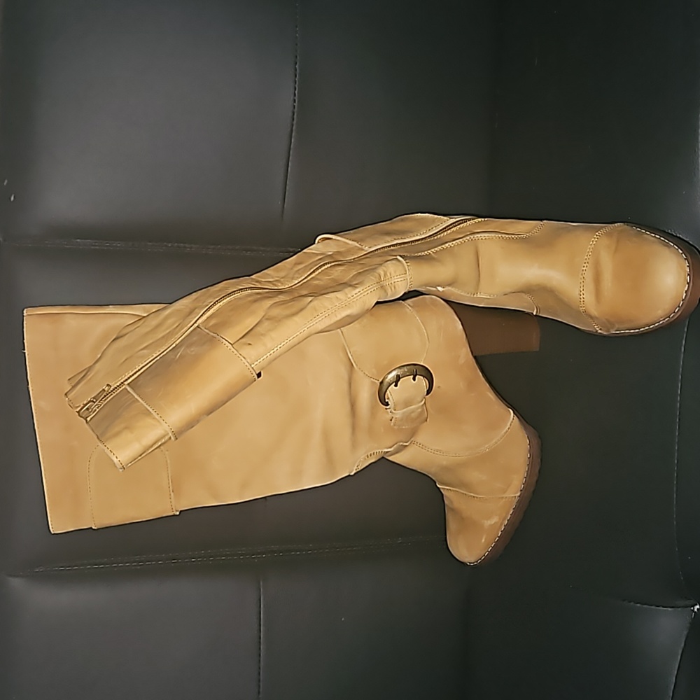 Knee High Aldo boots never been used